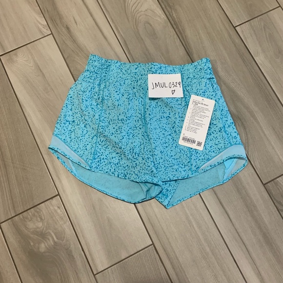 Lululemon SeaWheeze Hotty Hot HR Short 4” Tall - Picture 5 of 6